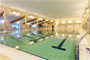 Der große Meerwasserpool für Schwimmer misst 25 m x 12,5 m.
